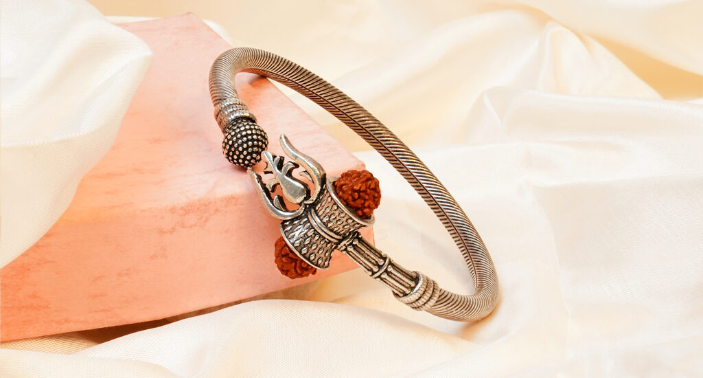 Silver Jewelry Trends to Watch in 2025